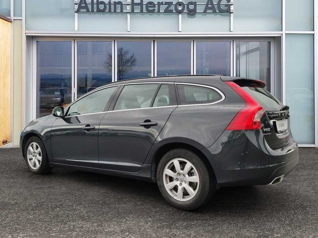 Volvo  Kombi 2.4 D4 Momentum AWD